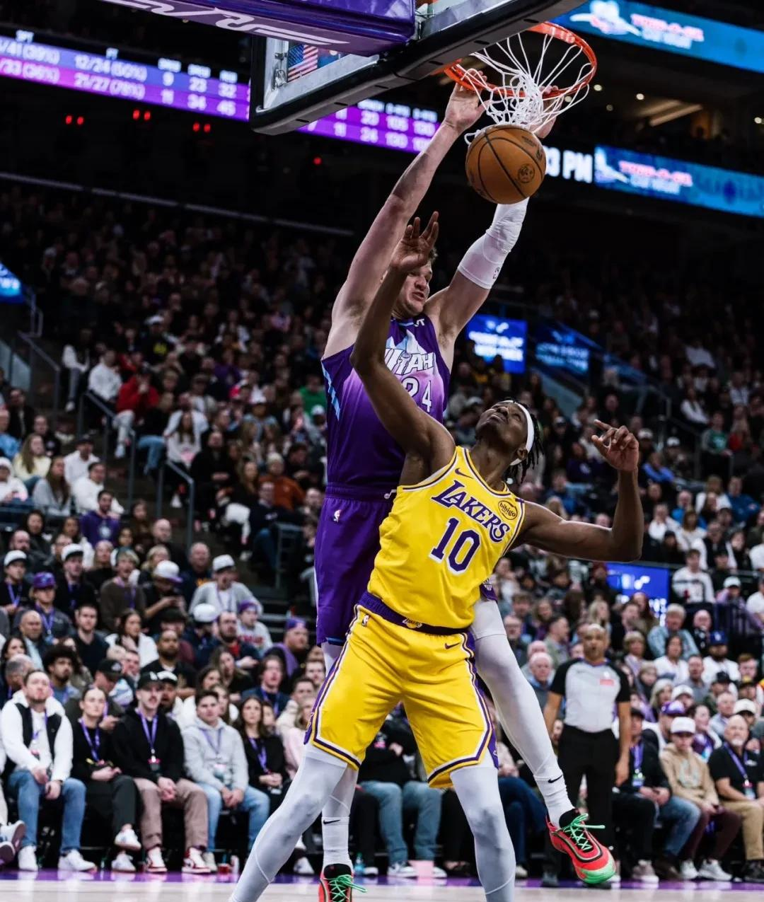 包含冷门频出！篮球战况跌宕起伏的词条