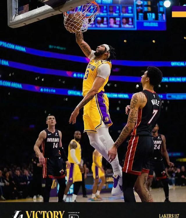 尼克斯鏖战太阳，保罗点燃赛场