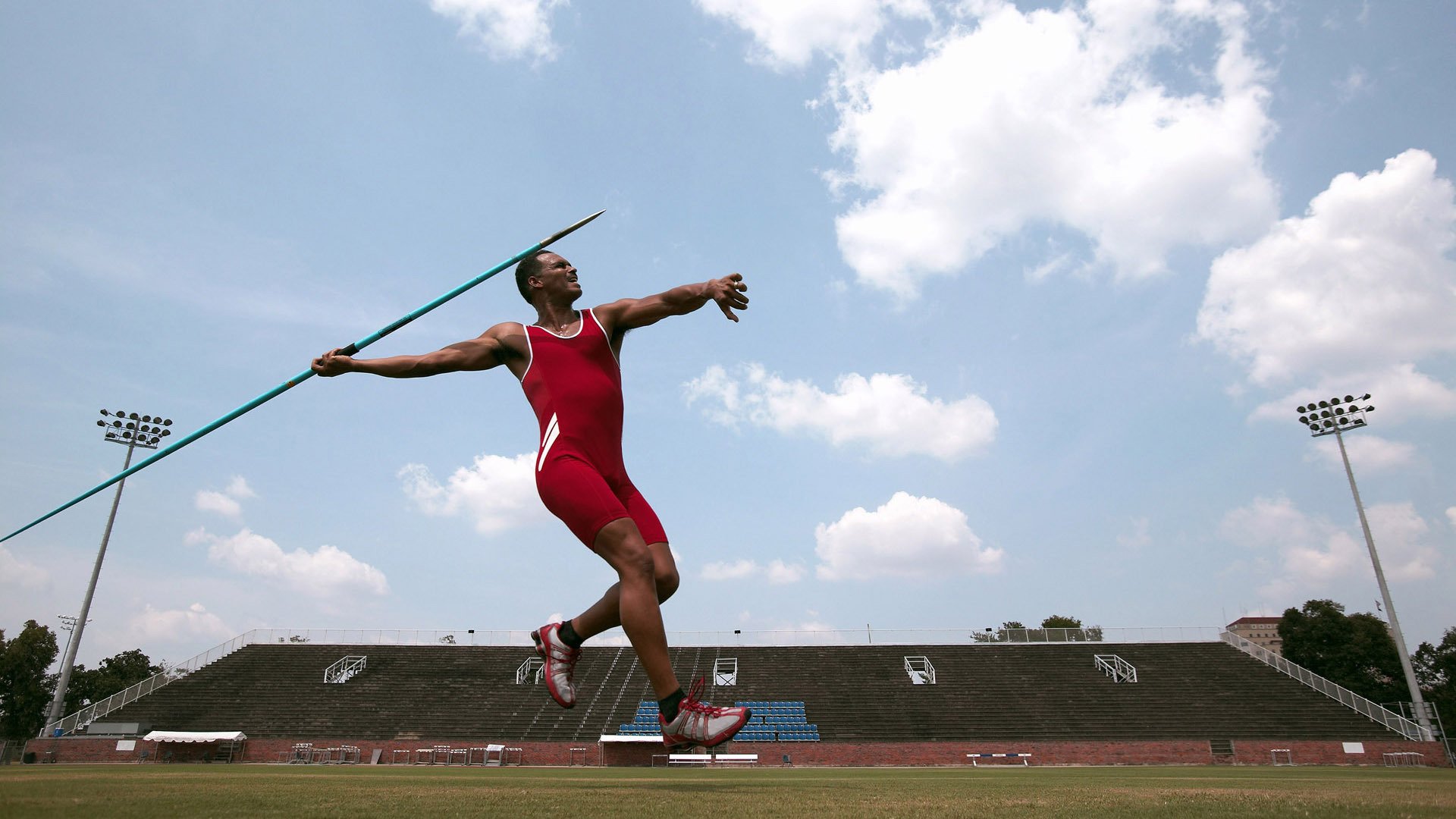 上海智慧切割雄鹿节奏，拉文无解压制诠释东方篮球美学