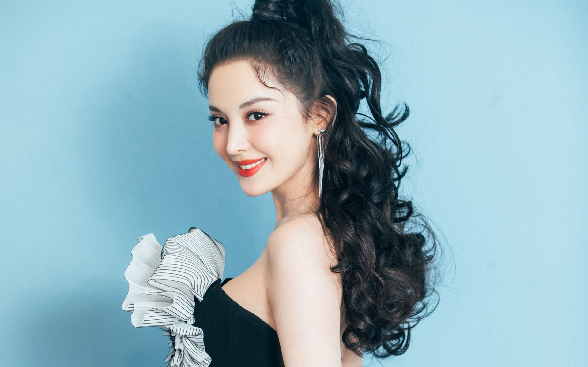 冲破钢铁森林，奥亚尔萨瓦尔如何刺穿巴萨封锁丹麦的战术铁幕